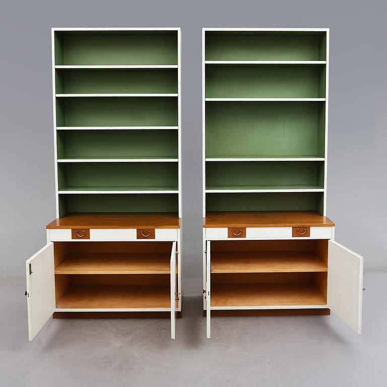 BOKHYLLOR, 1 par, modell 2255, Josef Frank, Firma Svenskt Tenn.