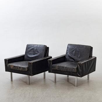 A pair of 1960:s easy chairs.