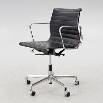 Charles & Ray Eames, karmstol, EA 117, Vitra.