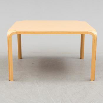 A "MX800B" sofa table, designed by Alvar Aalto for Artek, 20th century.