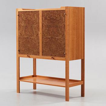 JOSEF FRANK, skåp, Firma Svenskt Tenn, modell 2135.