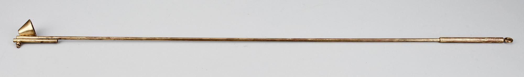 TÄNDARE / SLÄCKARE för ljuskrona, mässing, runt år 1900.