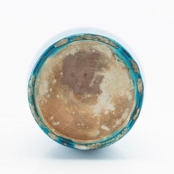 A turquoise glazed vase, late Qing / early 20th Century.