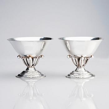 Georg Jensen, a pair of 830/1000 silver bowls, Copenhagen 1915-1919, 830/1000 silver, design nr 6 by Johan Rohde.