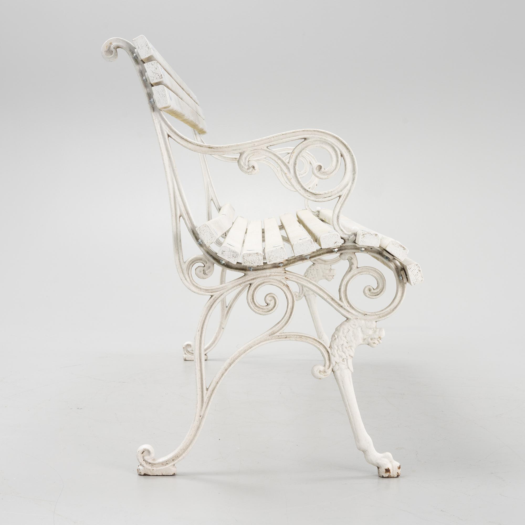 A cast iron garden sofa, 20th century.