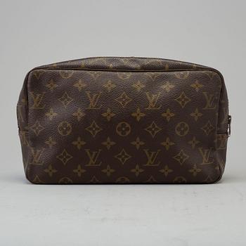 A Louis Vuitton 'Trousse toilette 28' toilet bag.