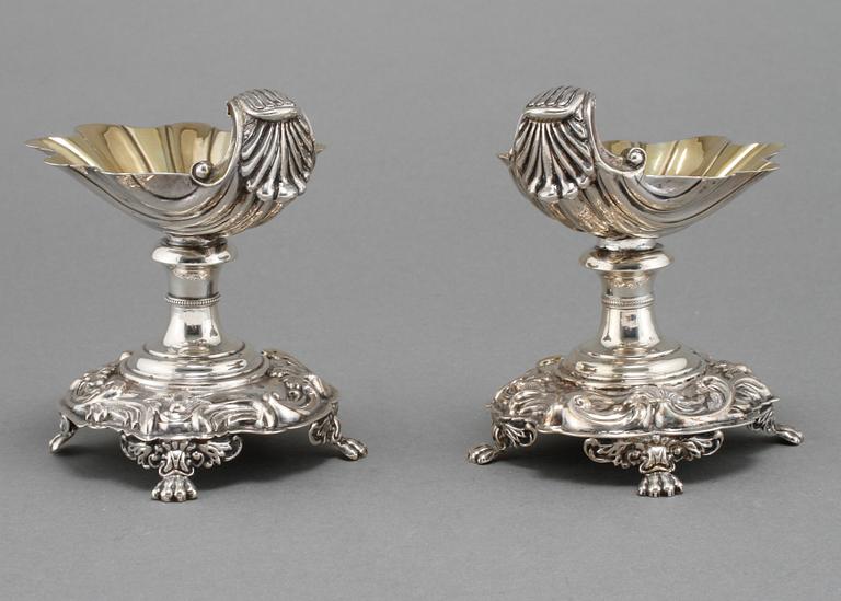 SALTKAR, ett par, silver, Gustaf Möllenborg, Stockholm, 1842, vikt 240 g.