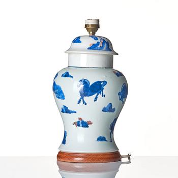 Urna, porslin, Kina, Qingdynastin, 1600-tal.