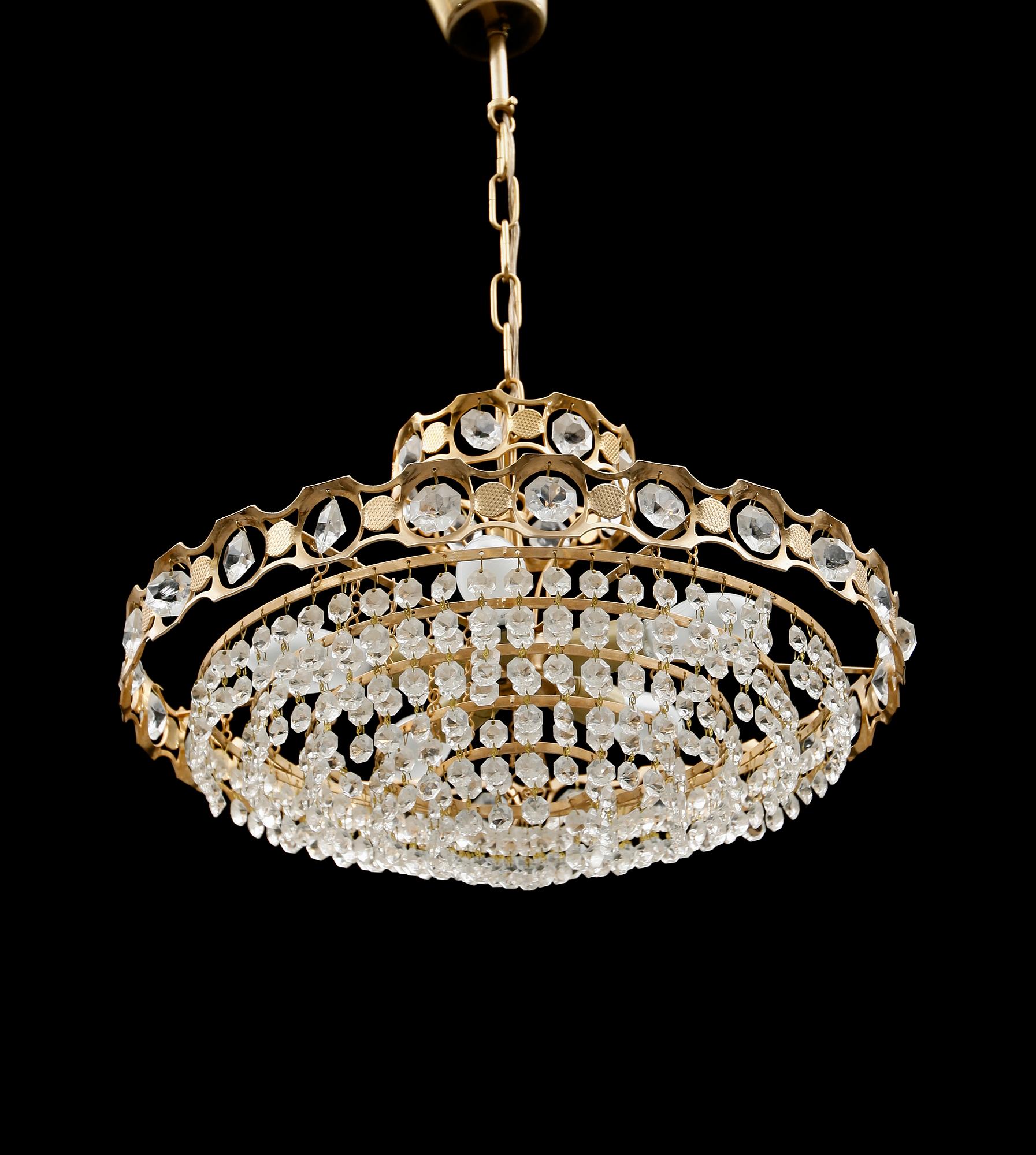 TAKLAMPA, 1900-talets andra hälft. Höjd 18 cm.
