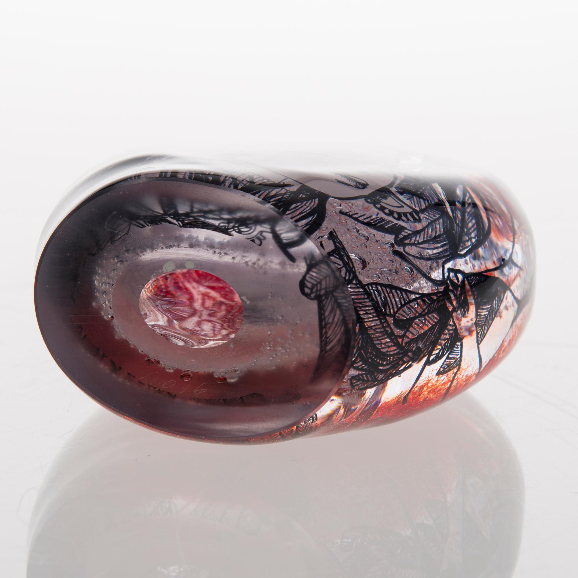 A graal glass sculpture signed Sini Majuri 2016.