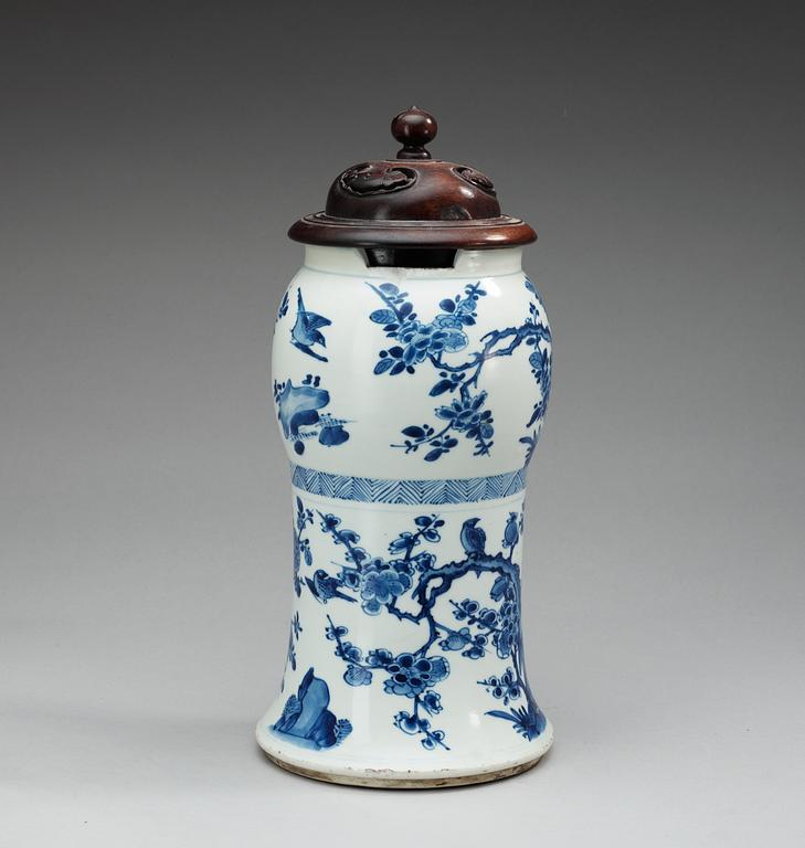 VAS, porslin. Qing dynastin, Kangxi (1662-1722).