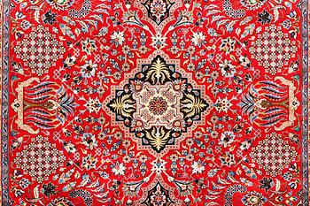 A Kashan carpet, c. 350 x 224 cm.