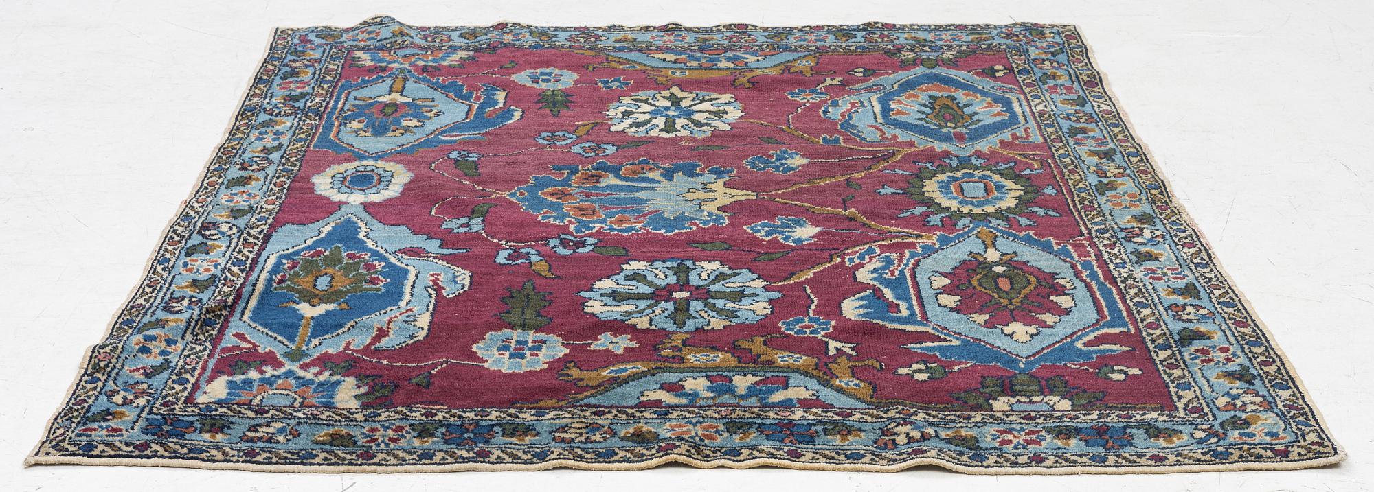 An antique rug, north-west Persian, so-called Vaghire, approx. 136 x 134 cm.