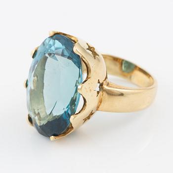 Ring, cocktail ring, 18K gold with blue topaz.
