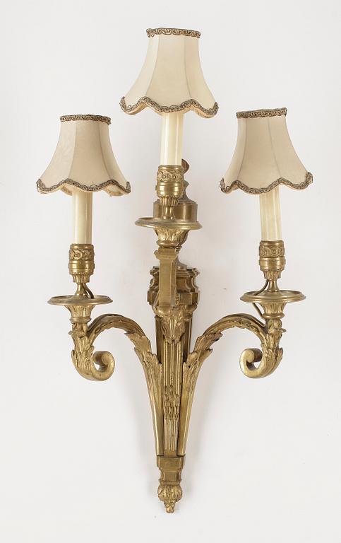 APPLIQUER, ett par, Louis XVI-stil. 1900-tal.