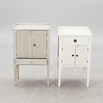 POTTSKÅP, 2 st. Gustaviansk stil, 1900-tal.