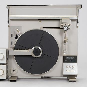 Vinylspelare, modell LT-5V, samt förstärkare och tuner, Mitsubishi, 1980-tal.