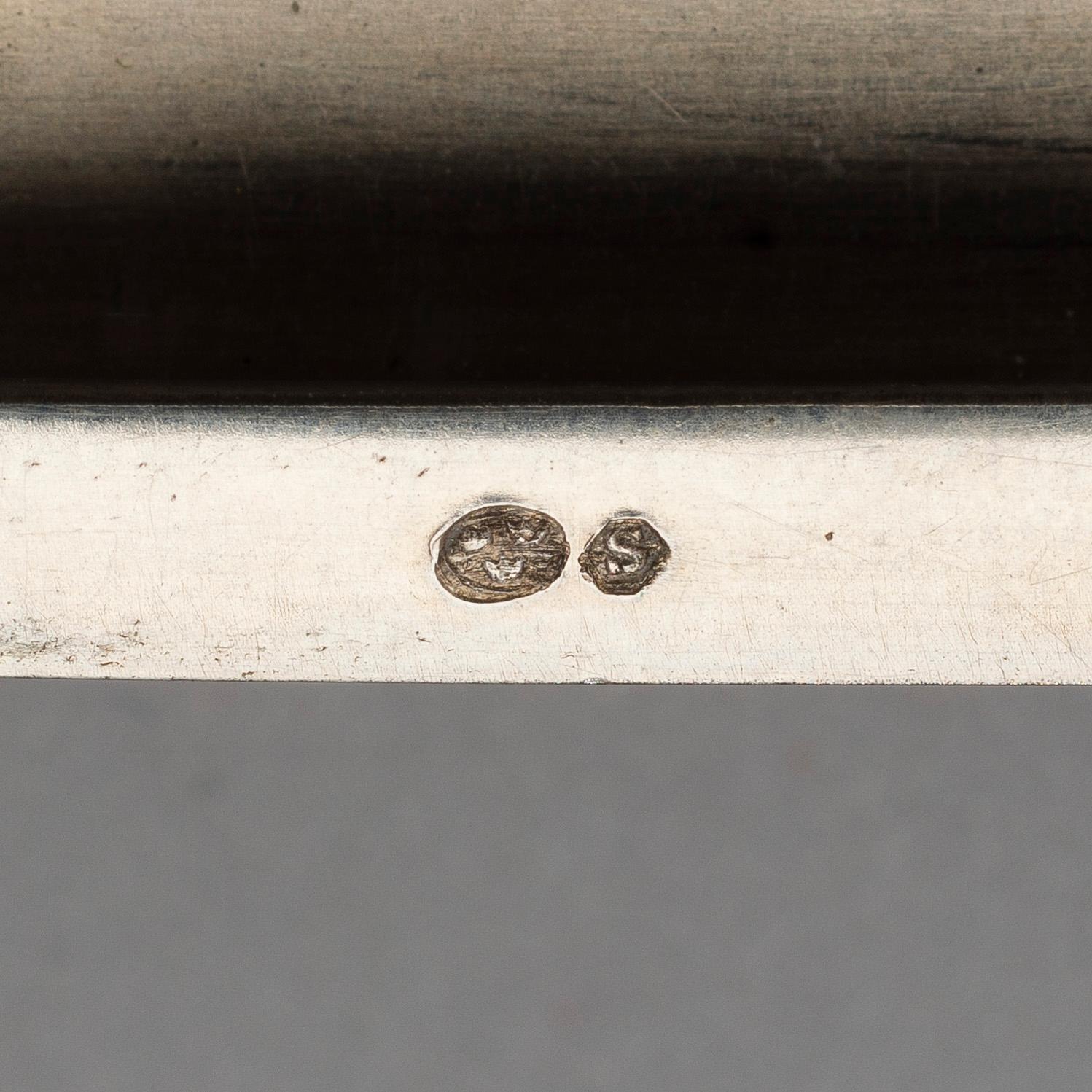 CIGARETTETUI I SILVER, svenska importstämplar. Vikt 236 g.