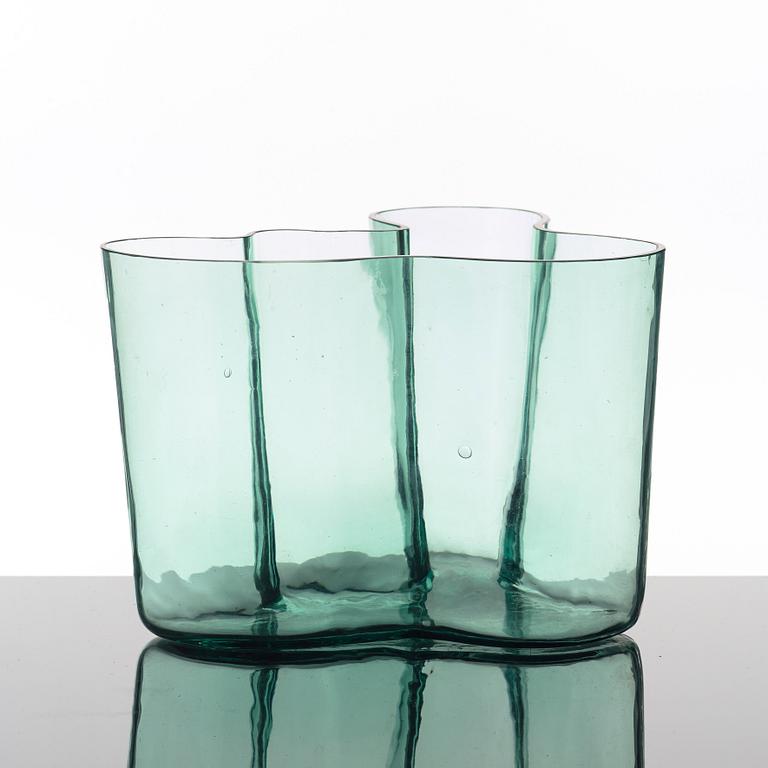 Alvar Aalto, a green tinted glass vase, Karhula, Finland ca 1937-49, model 9750.