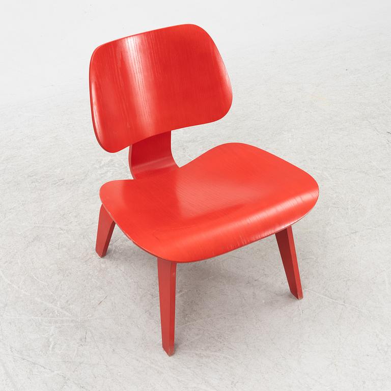 Charles & Ray Eames, fåtölj, "LCW", Vitra, daterad 2003.