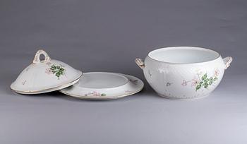 SOPPTERRIN PÅ FAT, porslin, Bing & Gröndahl.