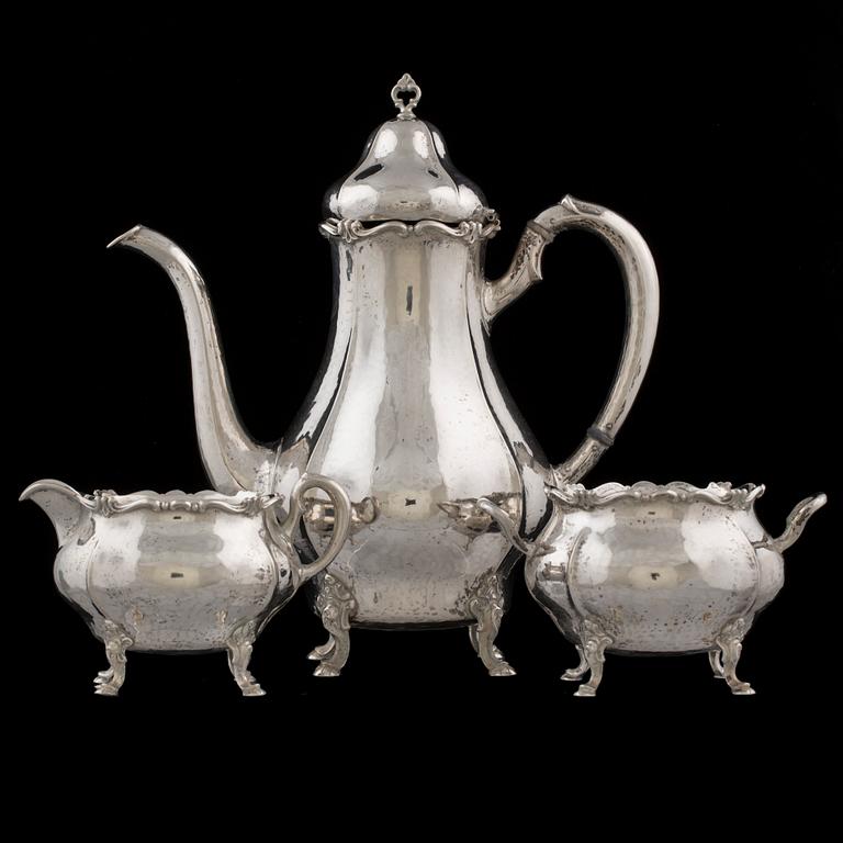 KAFFESERVIS, 3 delar, rokokostil, Göteborg, 1920. Total vikt ca 800 gram.