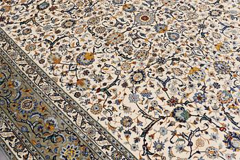 A carpet, Kashan, ca 389 x 295 cm.