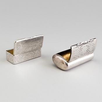Two silver snuff boxes, C Tengstedt, Gothenburg, 1847, and C. Jonsson, Linköping, 1884. Weight 171 grams.
