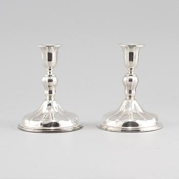 LJUSSTAKAR, ett par, silver, svenska importstämplar, 1900-tal.