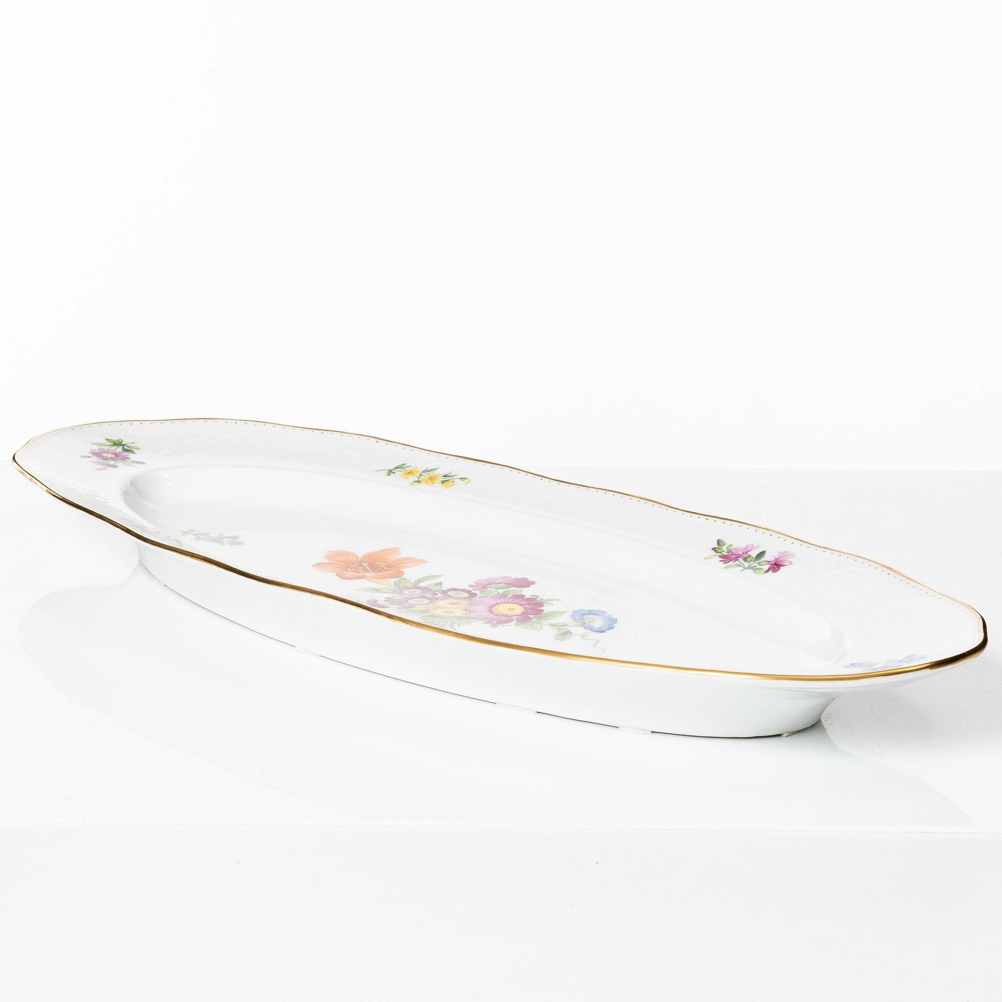 Royal Copenhagen, a 33-piece dinner service, 'Saxon Flower', Denmark.