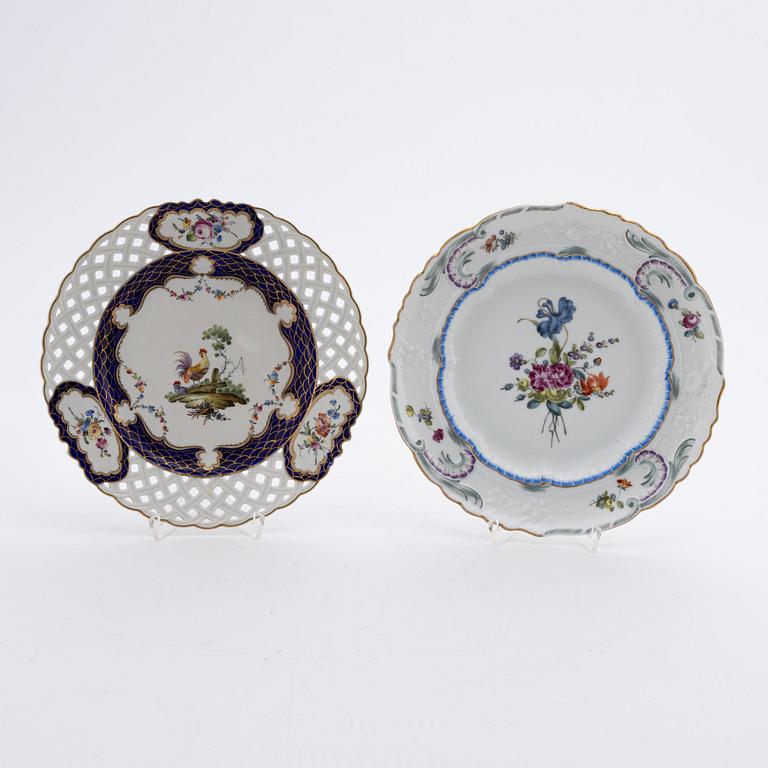 A set of two porcelain plates, The Hague and Zürich, later part of the 18th Century.