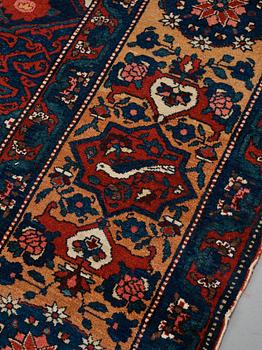 Matto, semi-antique, Chaharmahal/Bakhtiari Province, ca 386, 223,5 cm ( ca 2,5-3,5 cm flat weave at the ends).