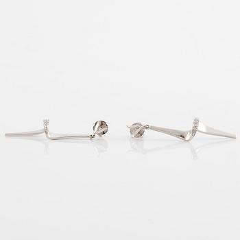 18K white gold and brilliant cut diamond earrings, Alton.