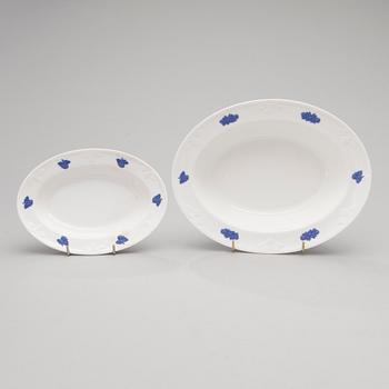 A 43-piece porcelain dinnerware set, "Blå blom", Gustavsberg.