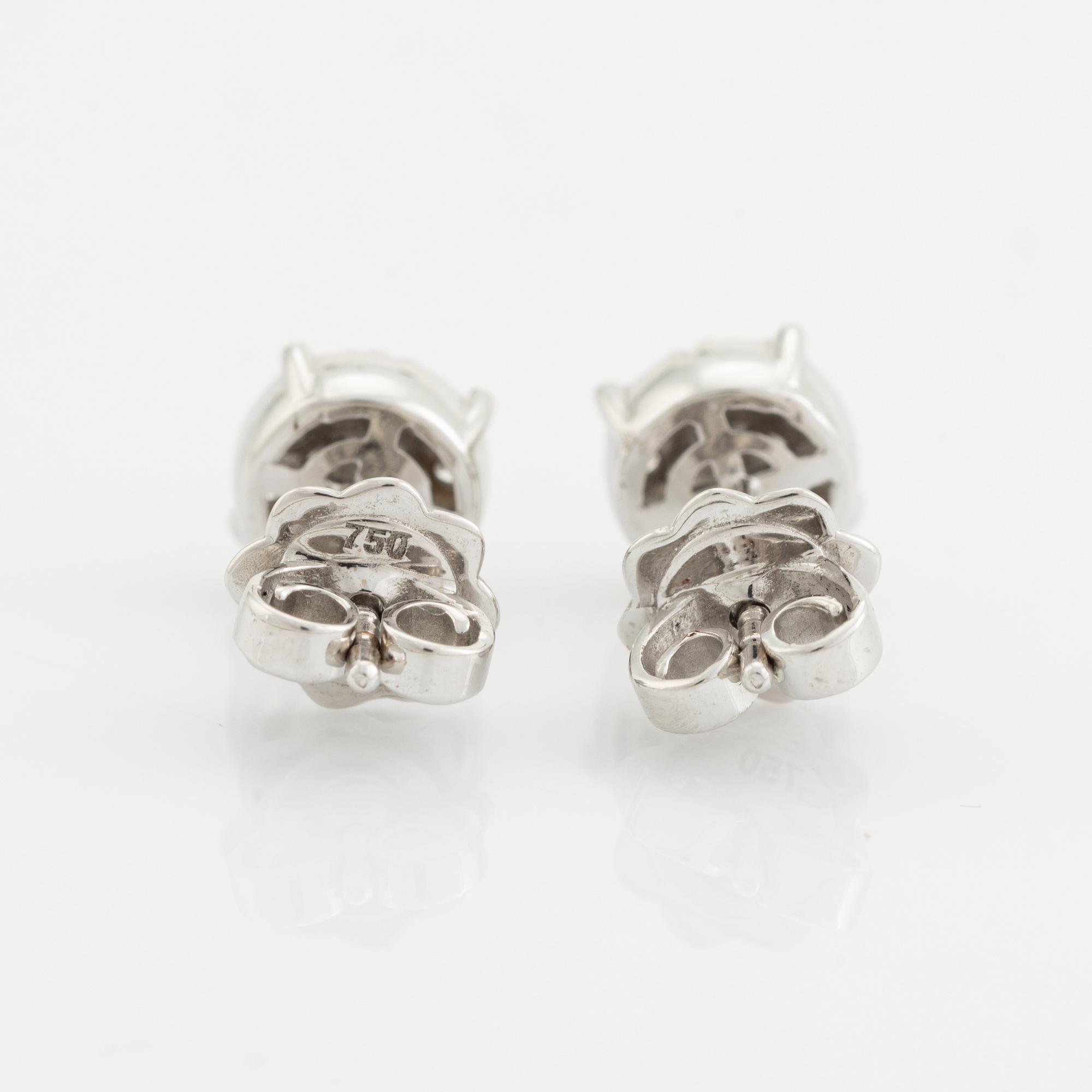 Brilliant cut diamond earrings, total ca 0,47 ct.
