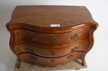 BYRÅ, rokoko, 1700-talets mitt.