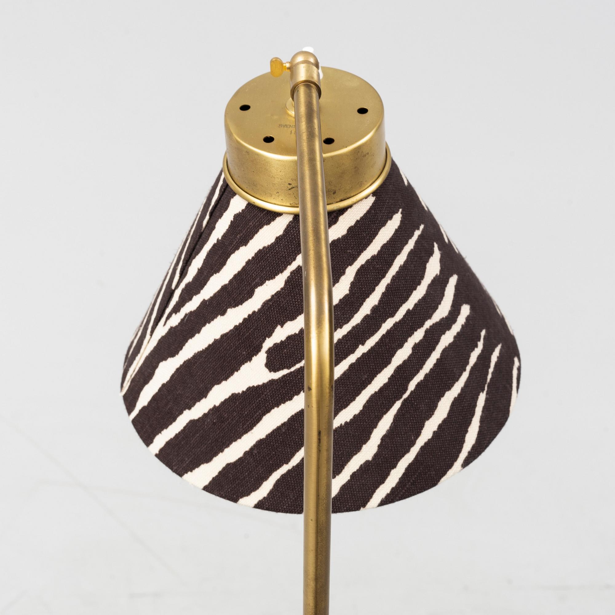 Josef Frank, golvlampa, modell 1842, Firma Svenskt Tenn, formgiven 1932.