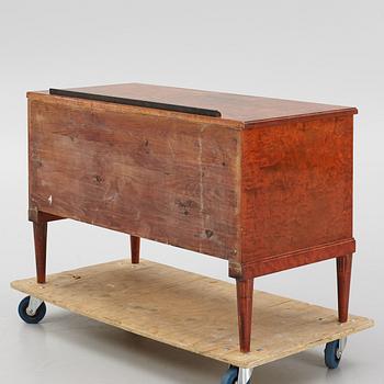 A Swedish Grace chest of drawers, 1920's/30's.