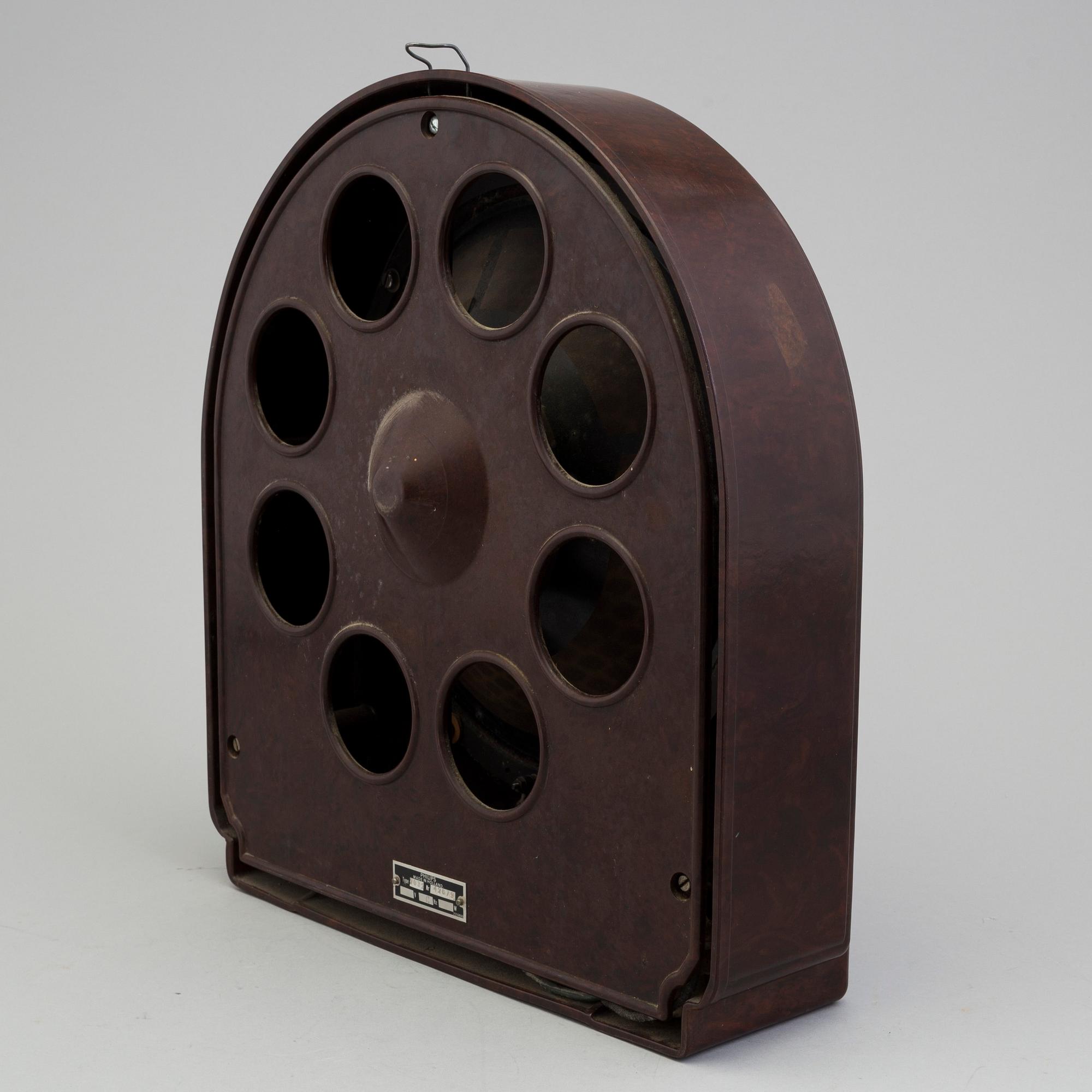 A radio and a loudspeaker, including Philips, 1930´s/40´s.