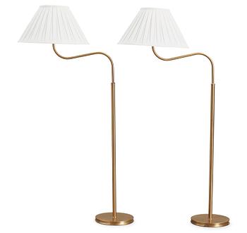 701. A pair of Josef Frank brass floor lamps, model 2368/2148, Svenskt Tenn.