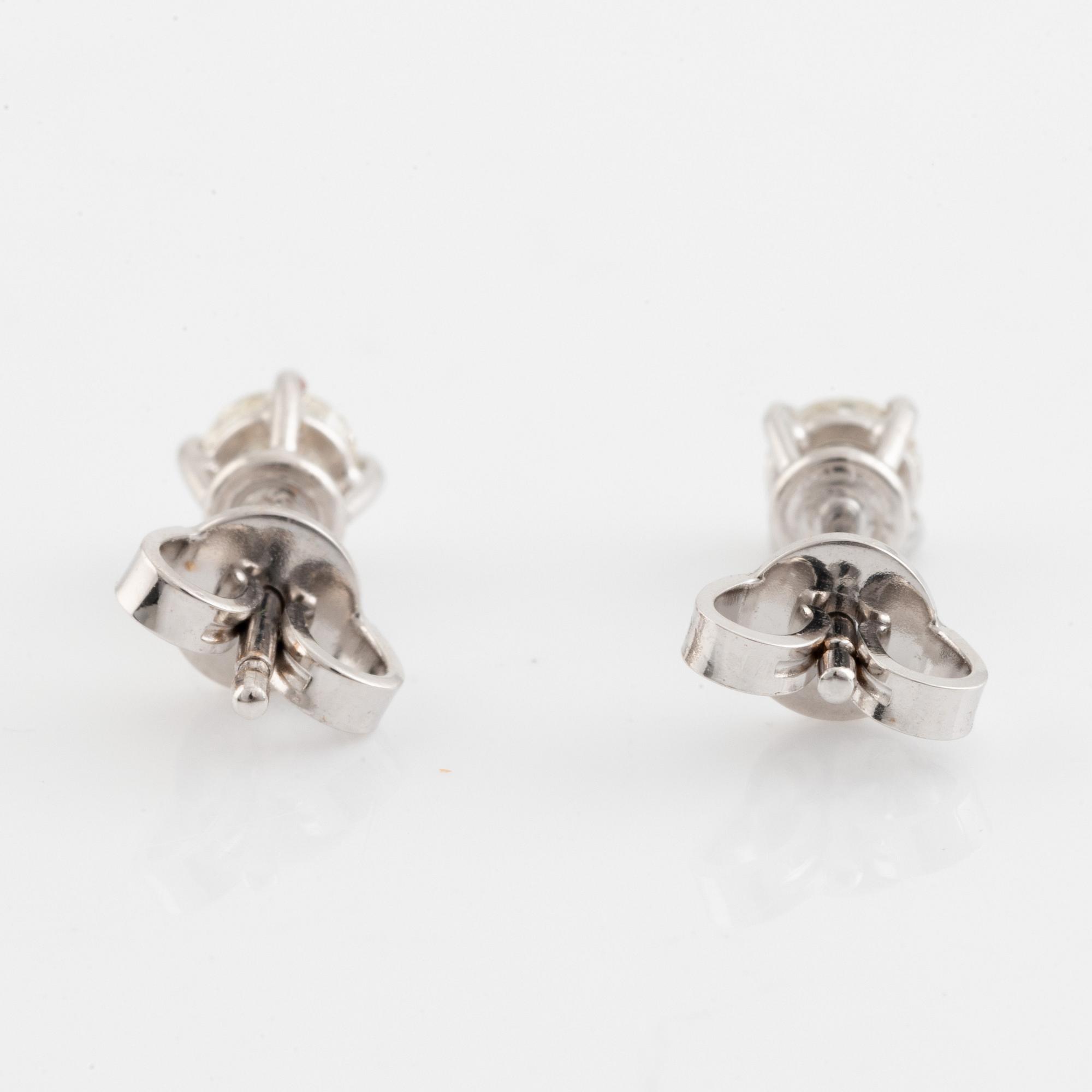 Brilliant cut diamond stud earrings, total ca 0,49 ct.