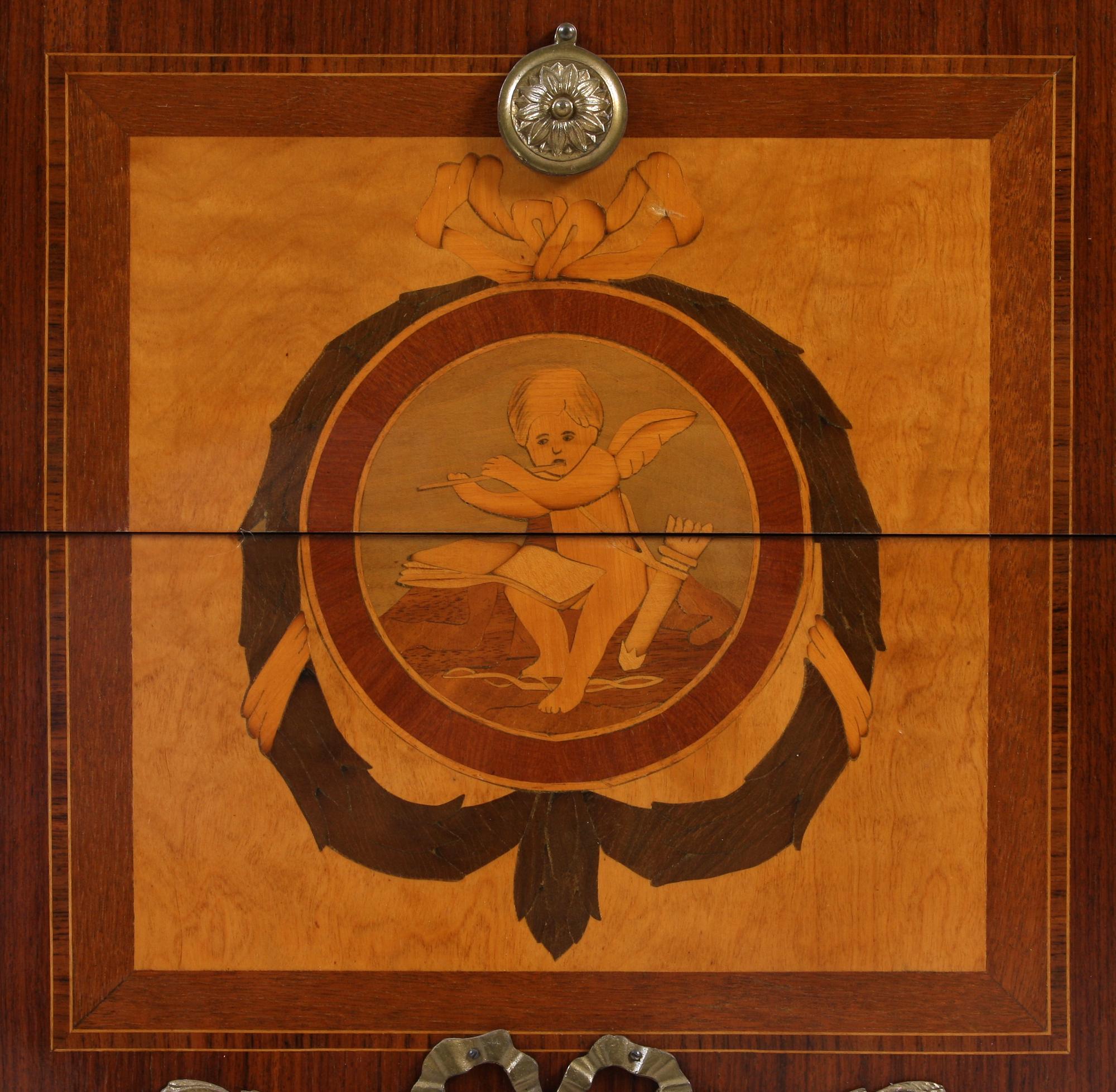 BYRÅ, gustaviansk stil, 1900-tal.