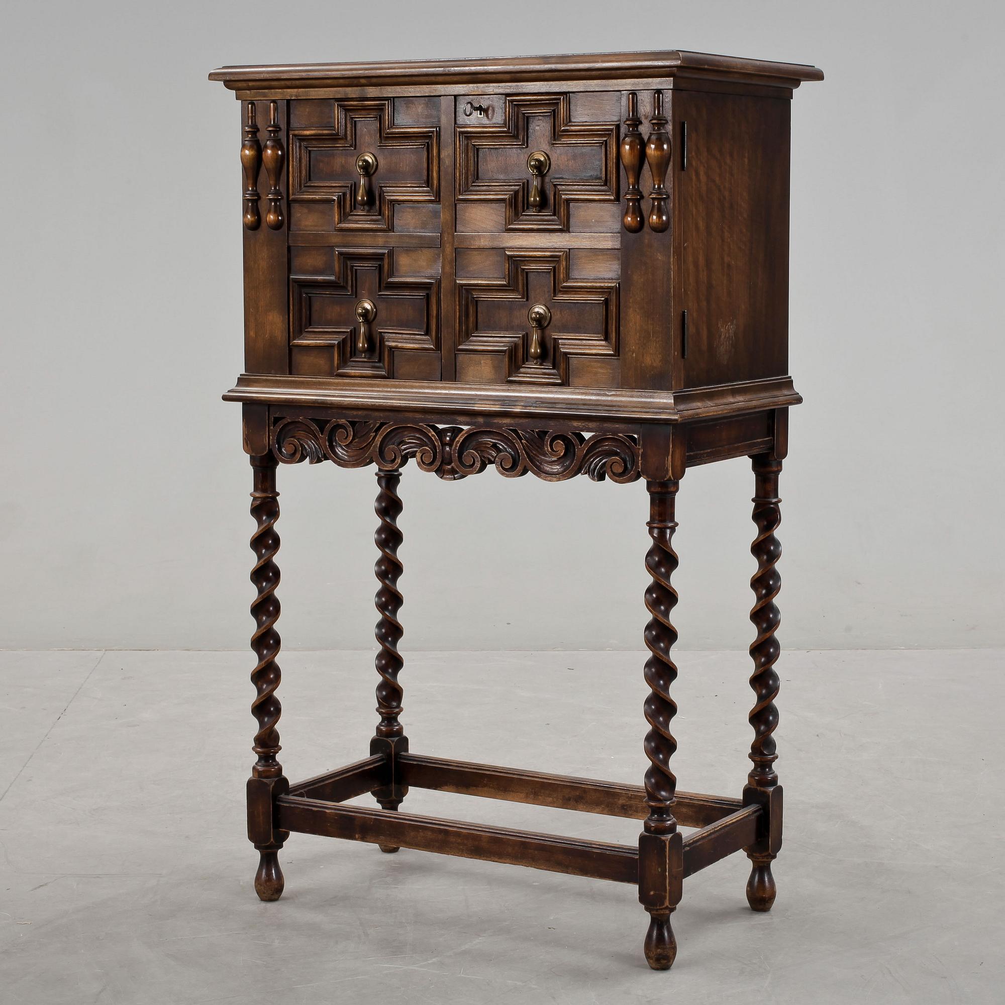 SKÅP, barockstil, 1900-tal.
