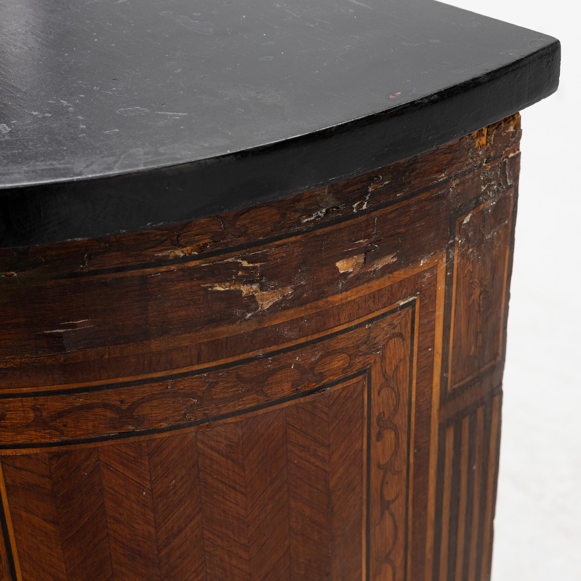 A small cabinet with drawers from around the year 1900.