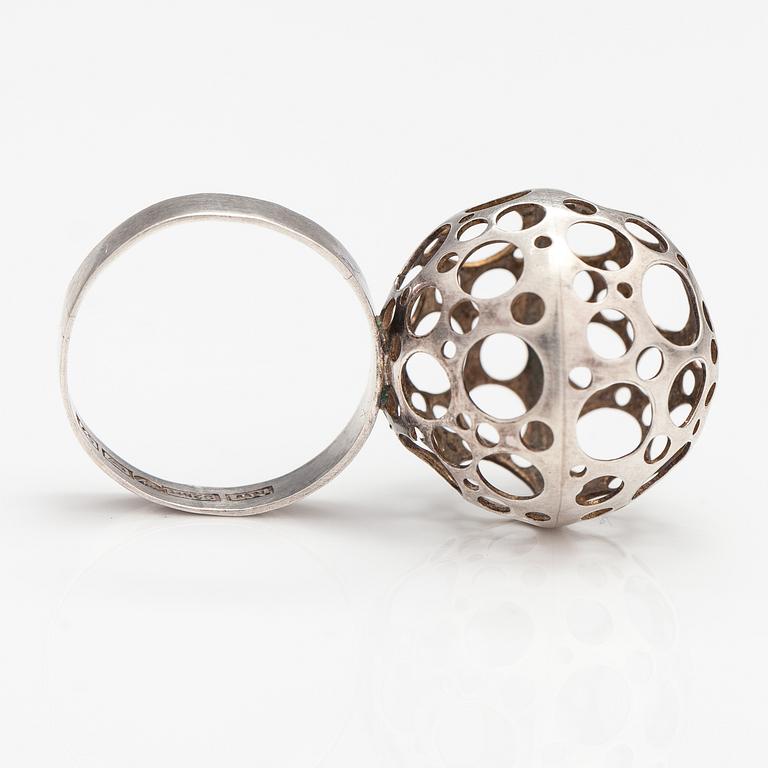 Liisa Vitali, Ring "Leppäkerttu", sterlingsilver. Westerback, Helsinki 1971.