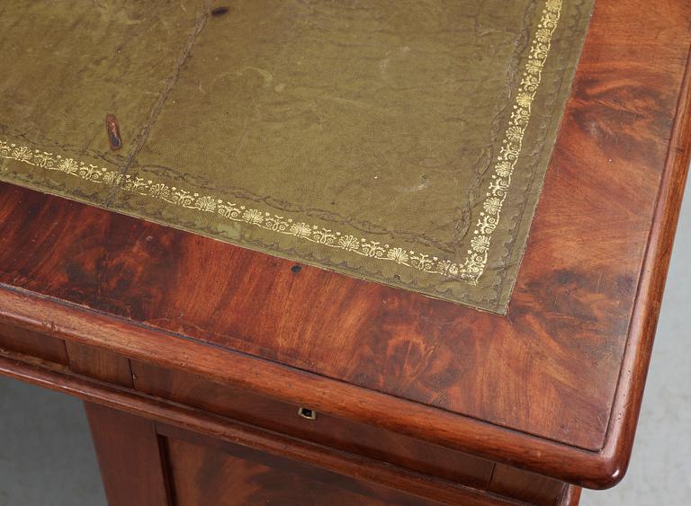 SKRIVBORD, senempire, 1800-talets andra hälft.