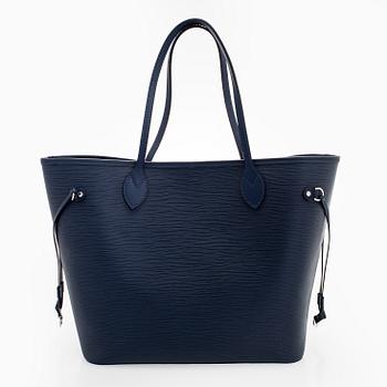 Louis Vuitton, a “Neverfull MM” bag.