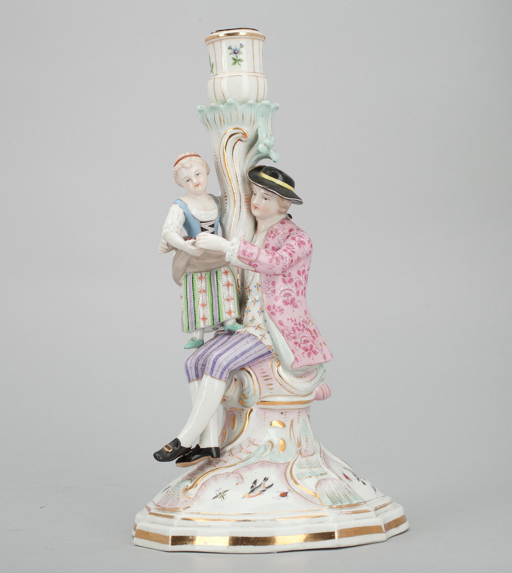 LJUSSTAKE, porslin, figurin i Meissen-stil.
