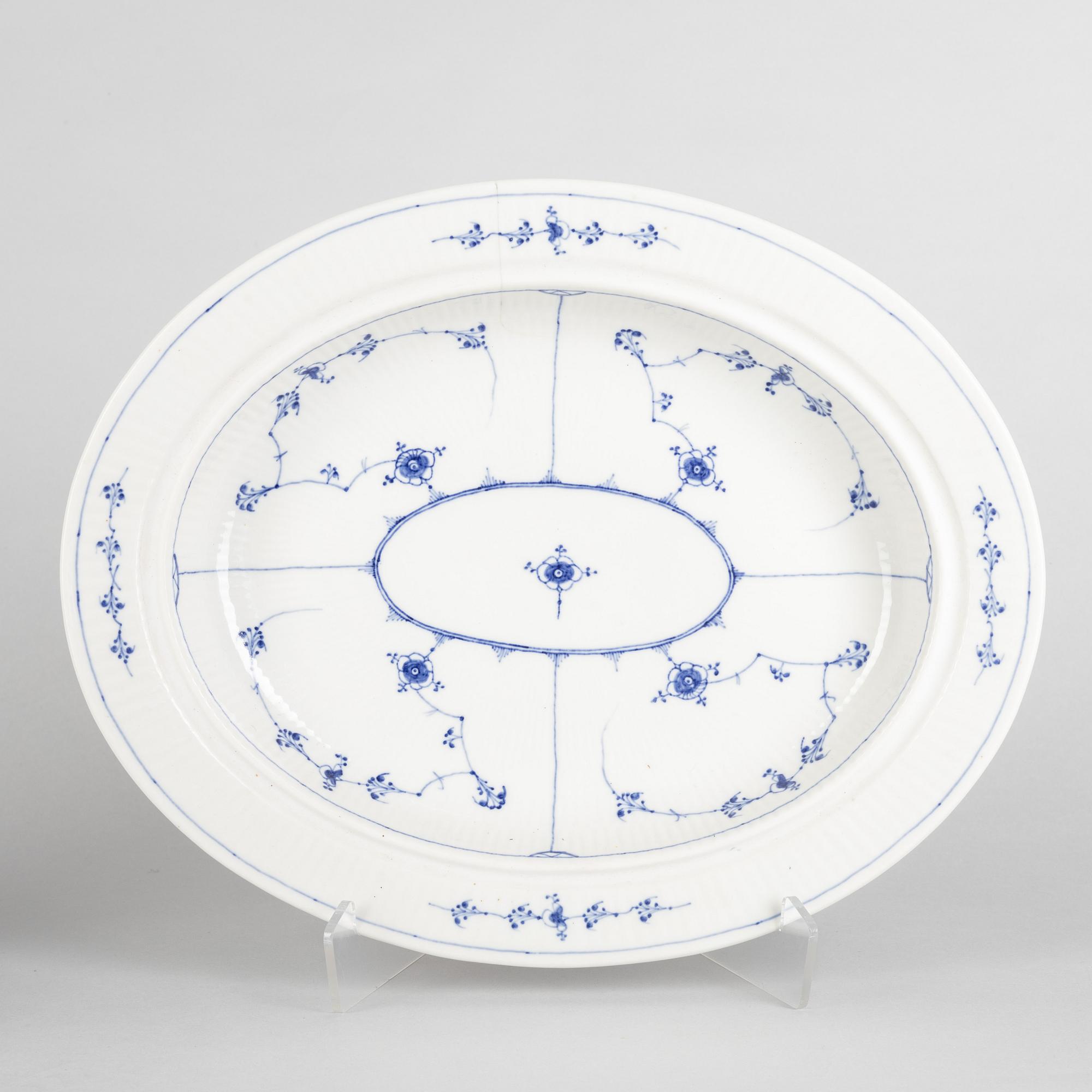 Terrin / ragufat med lock, porslin, Royal Copenhagen, "Musselmalet", 1800-tal.