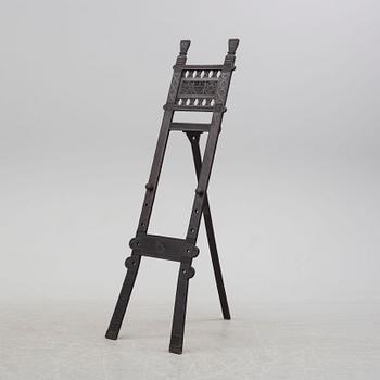 A circa 2000 easel.